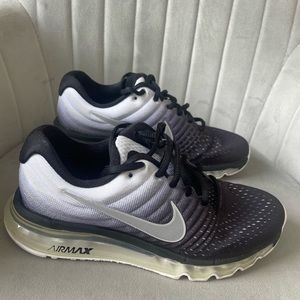 NIKE AIR MAX BLACK AND WHITE